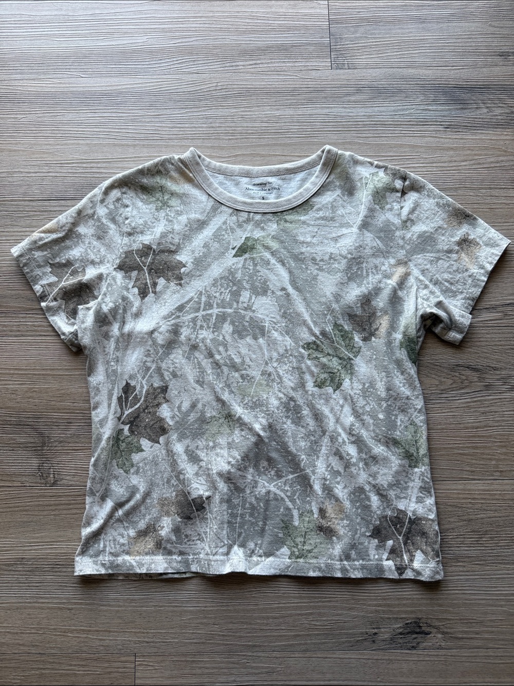 Abercrombie & Fitch Short Sleeve Tee in Beige and Olive Camo Leaf Print